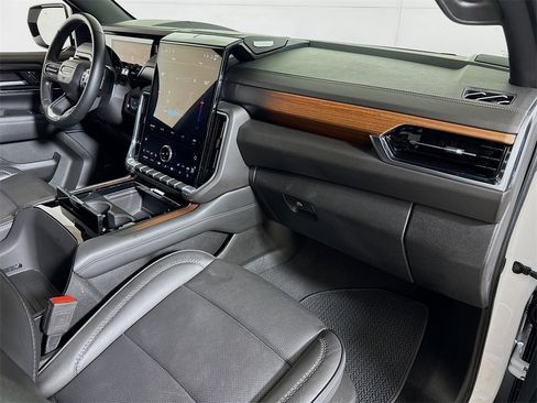 Certified 2025 GMC Yukon Denali image 29