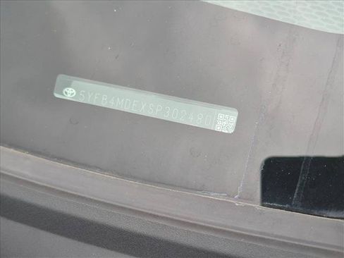 Used 2025 Toyota Corolla LE FWD image 15