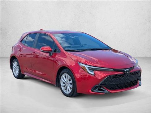 Used 2025 Toyota Corolla SE FWD image 3