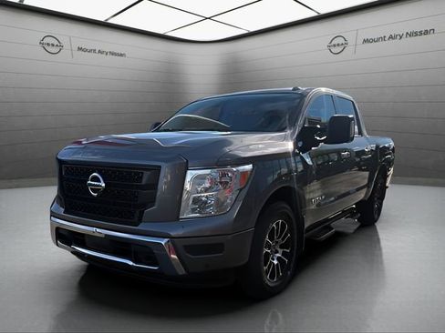 Used 2021 Nissan Titan SV w/ SV Convenience Package image 7