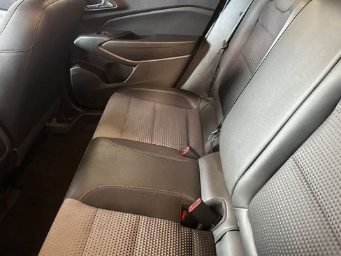 Used 2025 Chevrolet Trax LT FWD image 5