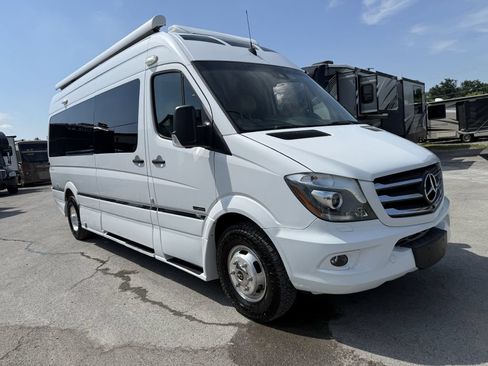 Used 2017 Mercedes-Benz Sprinter 3500 image 3