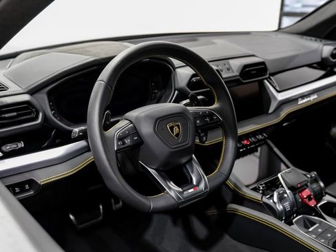 Used 2025 Lamborghini Urus SE image 13