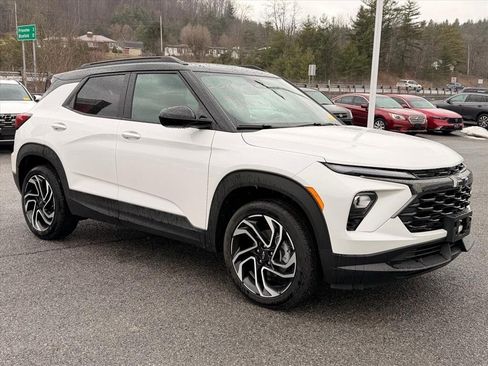 Used 2025 Chevrolet TrailBlazer RS w/ Convenience Package image 16