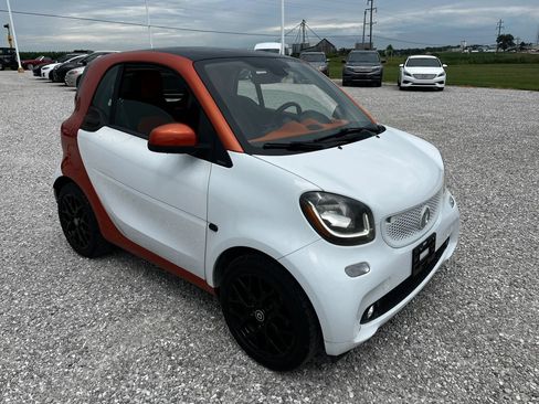 Used 2016 smart fortwo passion RWD image 1