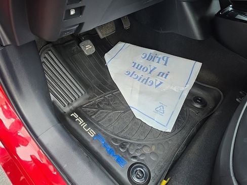 Used 2020 Toyota Prius Prime XLE image 18