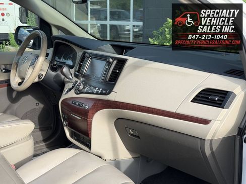 Used 2013 Toyota Sienna XLE w/ Premium Pkg FWD image 31