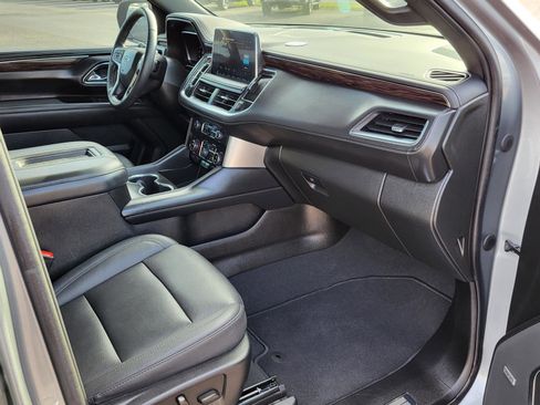 Used 2023 Chevrolet Tahoe Z71 w/ Luxury Package AWD/4WD image 9