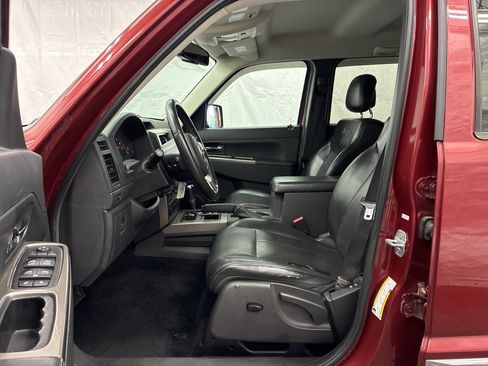 Used 2012 Jeep Liberty Limited AWD/4WD image 12