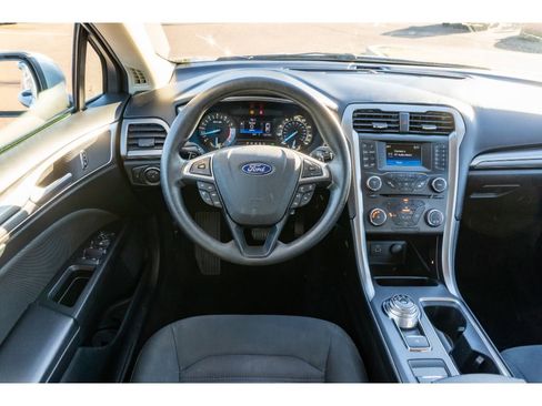 Used 2017 Ford Fusion SE image 18