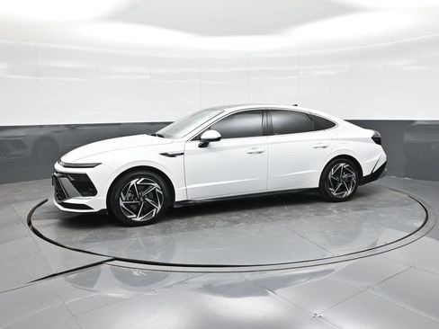 Used 2025 Hyundai Sonata SEL FWD image 17