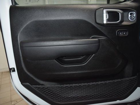 Used 2024 Jeep Wrangler Rubicon image 46