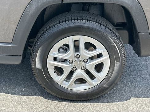 Used 2018 Jeep Compass Sport w/ Tech Group AWD/4WD image 39