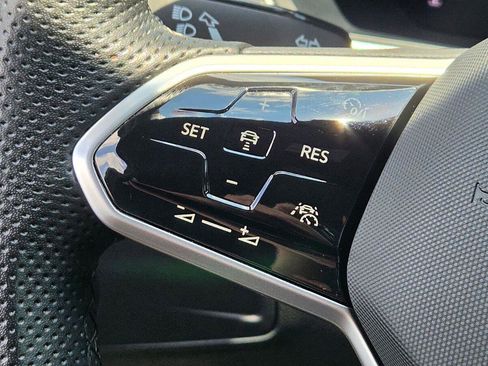 Certified 2024 Volkswagen Tiguan SE R-Line FWD image 25