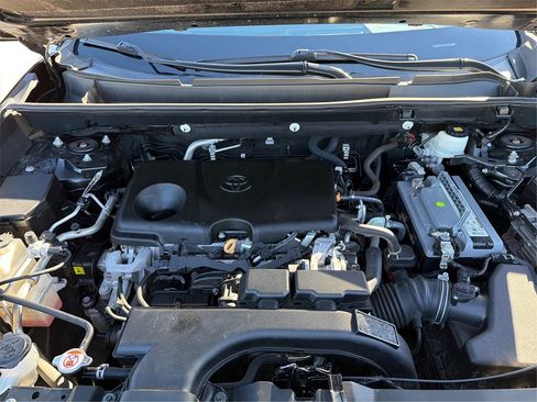 Used 2021 Toyota RAV4 XLE image 12