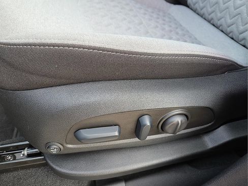 Used 2023 Chevrolet Equinox LS w/ LS Convenience Package image 13