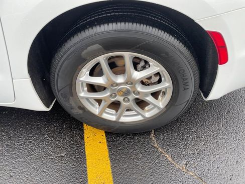 Used 2023 Chrysler Pacifica Touring-L image 11