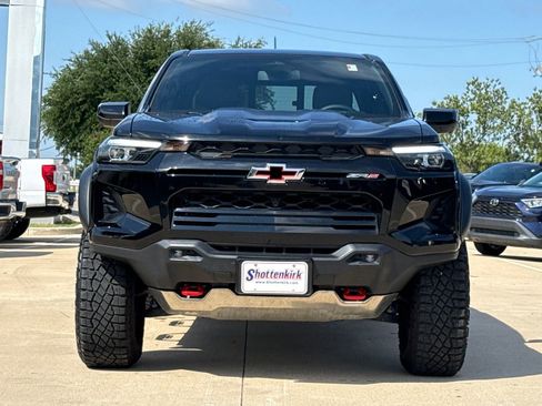 Used 2025 Chevrolet Colorado ZR2 w/ Technology Package AWD/4WD image 2