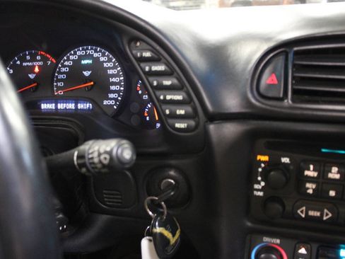 Used 2001 Chevrolet Corvette Coupe w/ Preferred Equipment Group2 image 36