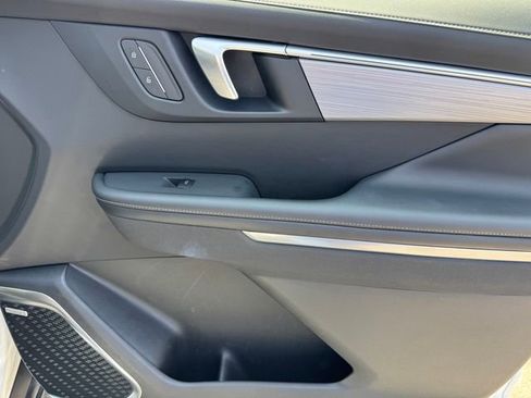 Certified 2025 Buick Enclave Preferred FWD image 9