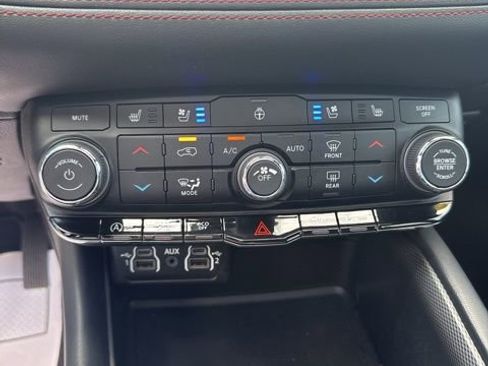 Used 2024 Dodge Durango GT RWD image 19