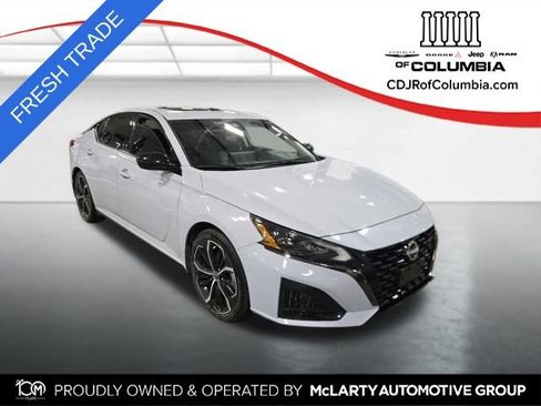 Used 2024 Nissan Altima 2.5 SR w/ SR Premium Package FWD image 1