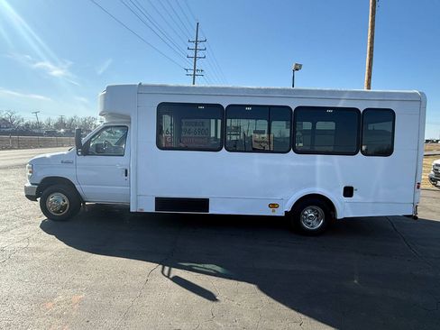 Used 2017 Ford E-450 and Econoline 450 Super Duty RWD image 1