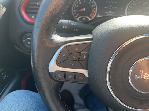 Used 2023 Jeep Renegade Latitude w/ Sun/Sound Group AWD/4WD image 22