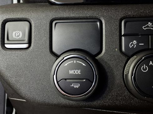 Used 2025 Chevrolet Silverado 1500 LT RWD image 19