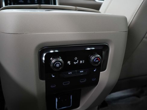 Used 2026 GMC Yukon XL Denali w/ Denali Reserve Package AWD/4WD image 19