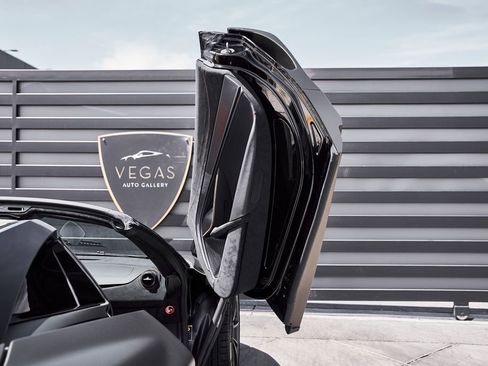 Used 2025 McLaren 750S Spider RWD image 29