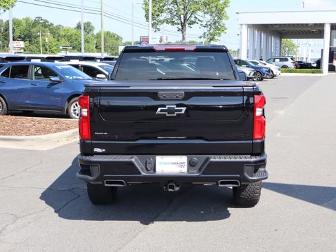 Used 2021 Chevrolet Silverado 1500 Custom Trail Boss w/ Midnight Edition AWD/4WD image 9