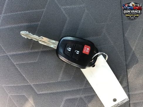 Used 2022 Toyota Tacoma TRD Off-Road image 28