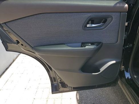 Certified 2022 Nissan Rogue SV image 30