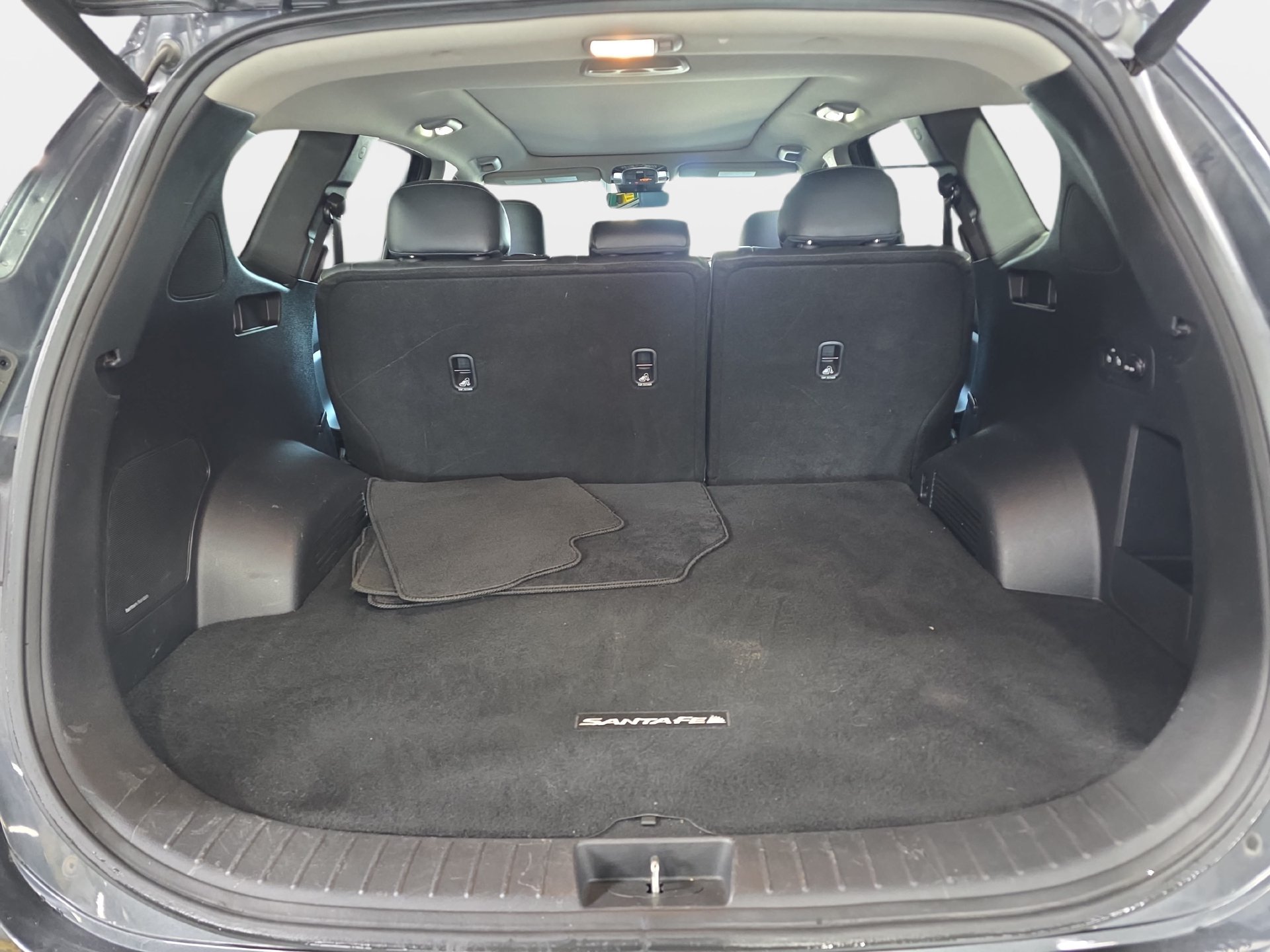 Used 2022 Hyundai Santa Fe SEL w/ Convenience + Premium Package FWD image 12