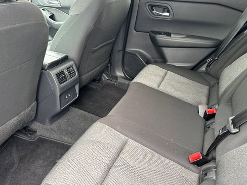 Used 2025 Nissan Rogue SV FWD image 25