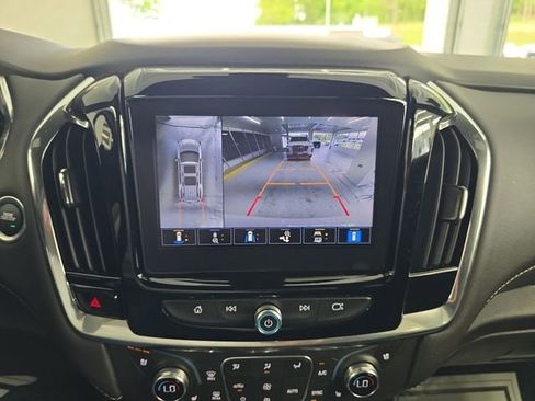 Used 2023 Chevrolet Traverse Premier AWD/4WD image 17
