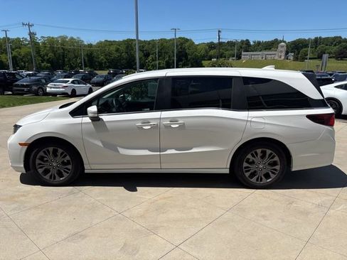 Used 2026 Honda Odyssey Touring image 4