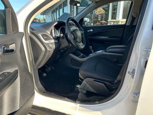 Used 2018 Dodge Journey SE image 8