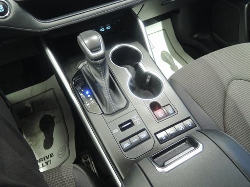 Used 2022 Toyota Highlander LE image 18