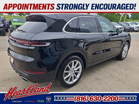 Used 2024 Porsche Cayenne w/ Premium Package AWD/4WD image 11
