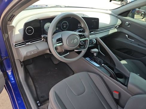 Used 2024 Hyundai Elantra SEL FWD image 10
