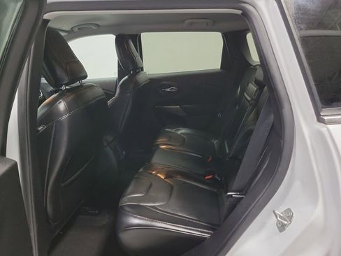 Used 2019 Jeep Cherokee Limited image 25