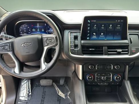 Used 2023 Chevrolet Suburban Z71 w/ Luxury Package AWD/4WD image 10