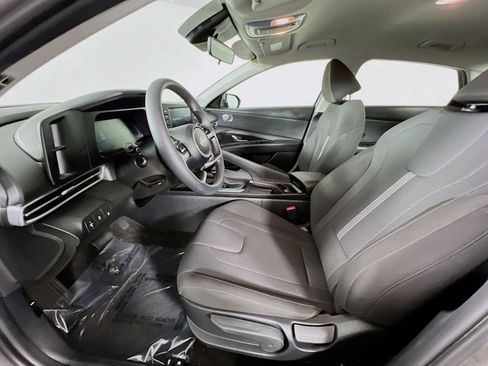 Certified 2025 Hyundai Elantra SE FWD image 20