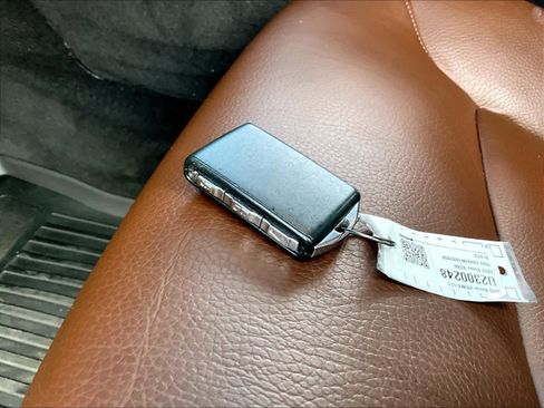 Used 2022 Volvo XC60 B5 Momentum AWD/4WD image 31