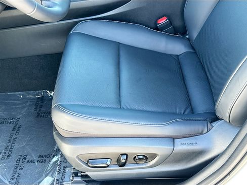 Used 2025 Lexus UX 300h FWD image 18