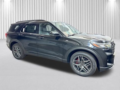 New 2026 Ford Explorer ST-Line w/ ST-Line Street Pack AWD/4WD image 2
