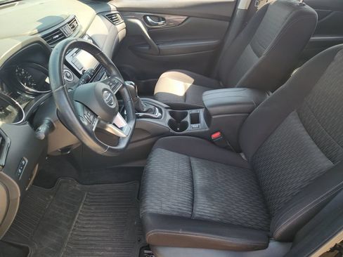 Used 2020 Nissan Rogue SV w/ Premium Package FWD image 9