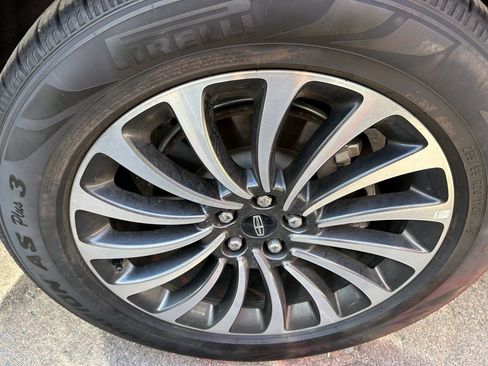 Used 2022 Lincoln Aviator Reserve AWD/4WD image 6